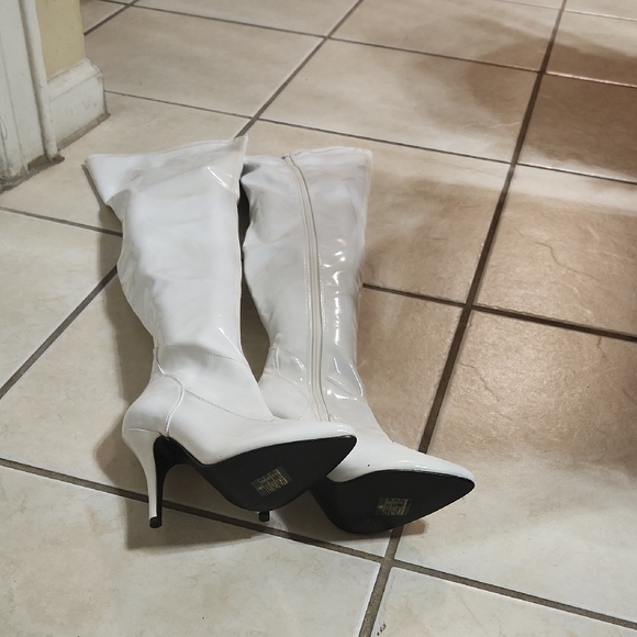 Pleaser White Heeled Boots - Picture 3 of 3
